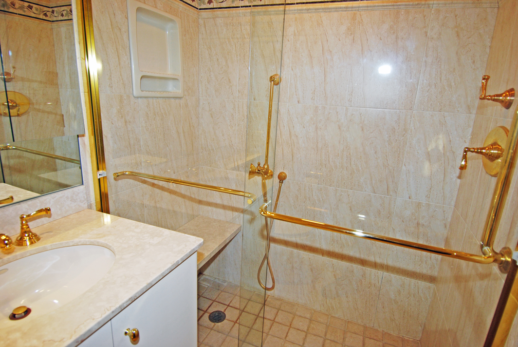 North Shore Towers 1 Bedroom Apartment