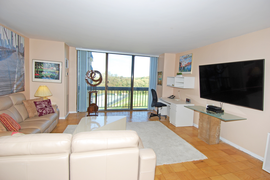 North Shore Towers 1 Bedroom Apartment