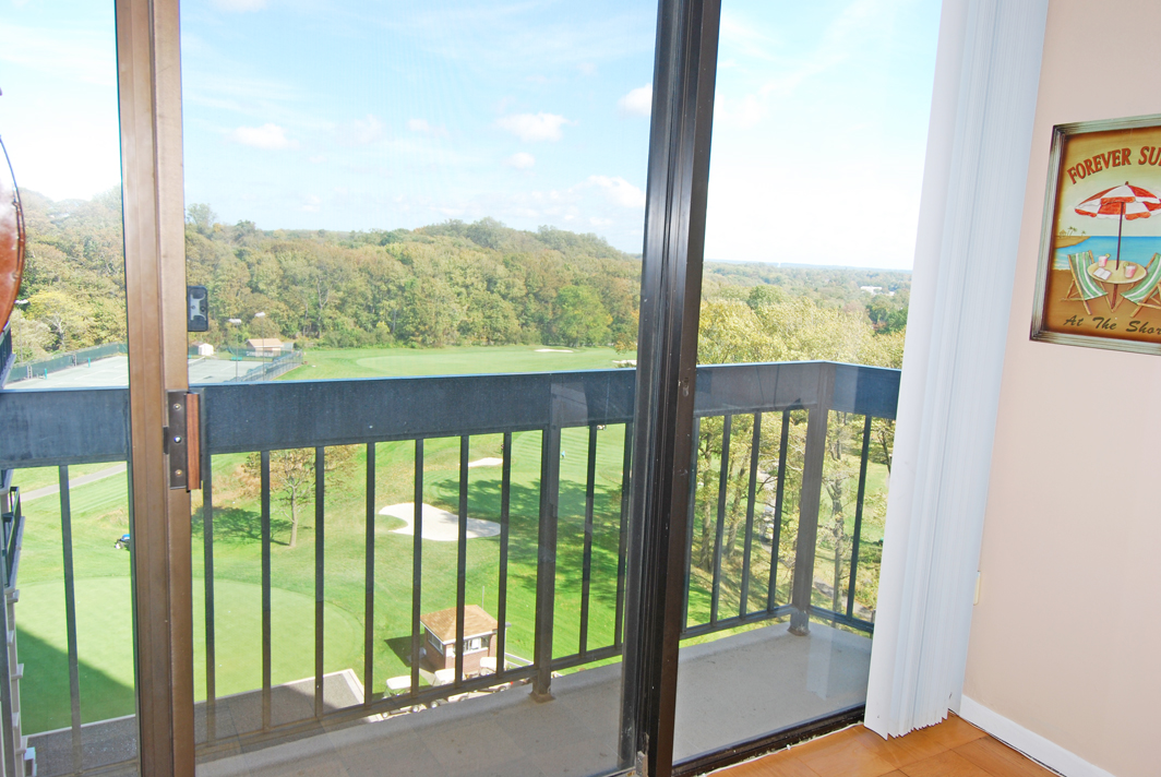 North Shore Towers 1 Bedroom Apartment