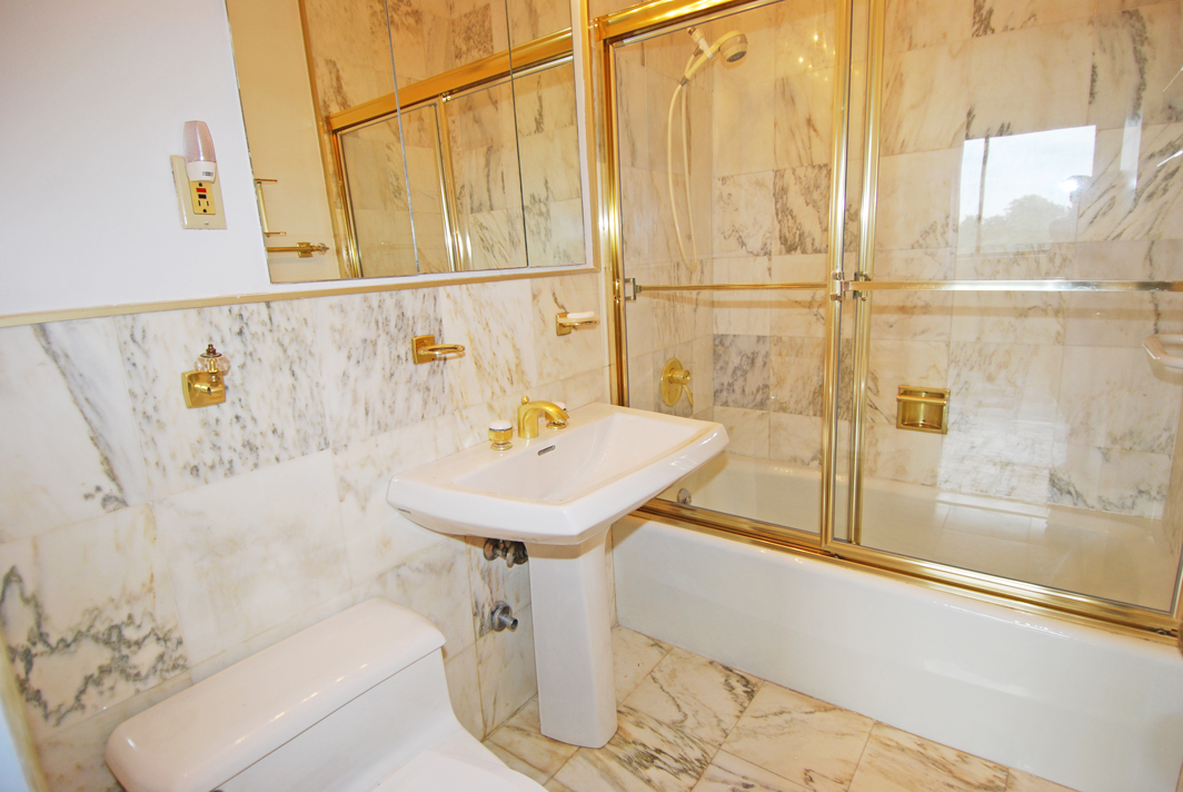 North Shore Towers Studio Apartment