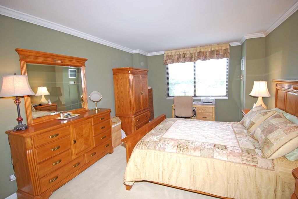 North Shore Towers 1 bedroom apt.