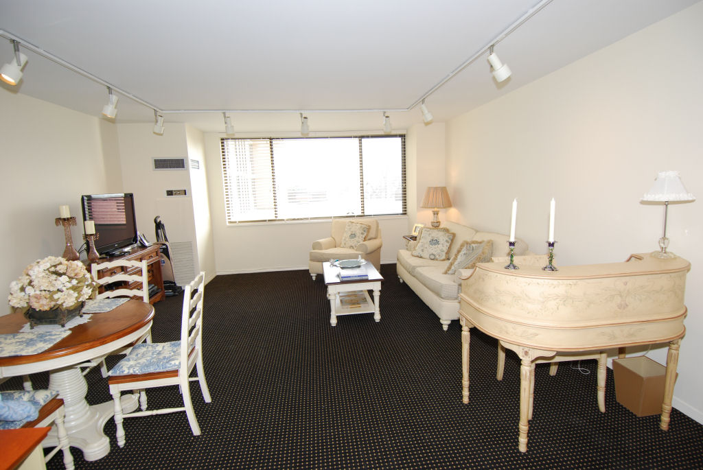 North Shore Towers 1 bedroom apt.