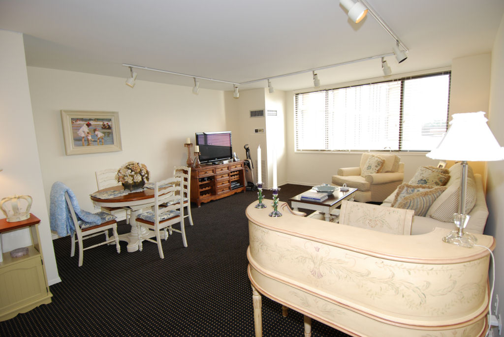 North Shore Towers 1 bedroom apt.