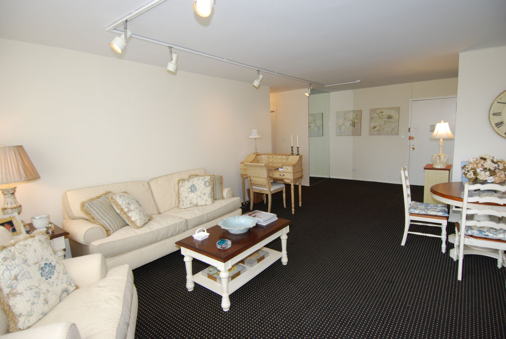 North Shore Towers 1 bedroom apt.