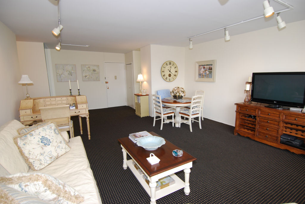 North Shore Towers 1 bedroom apt.