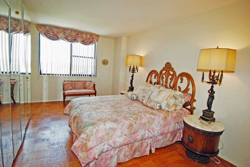 North Shore Towers 1 Bedroom Apartment