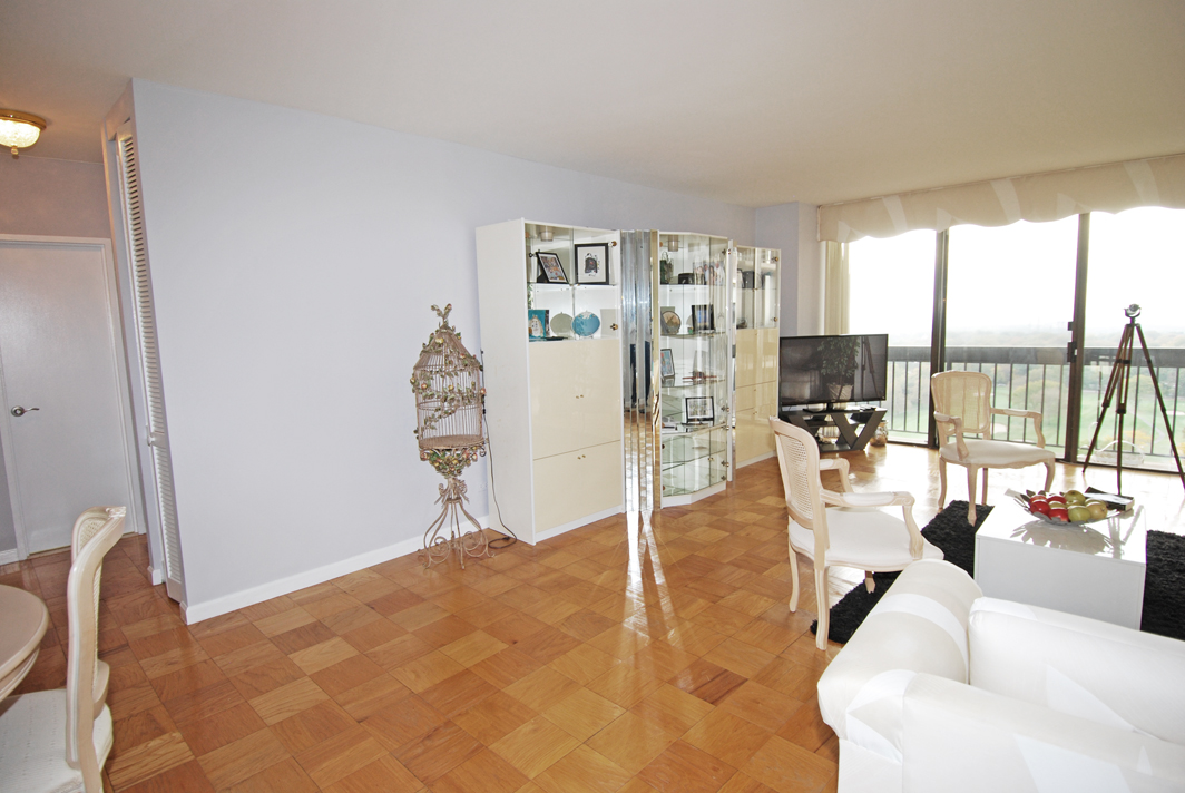 North Shore Towers 1 Bedroom Apartment