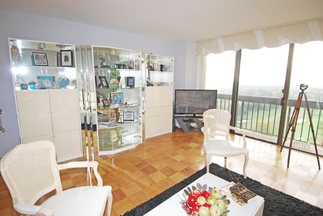 North Shore Towers 1 Bedroom Apartment