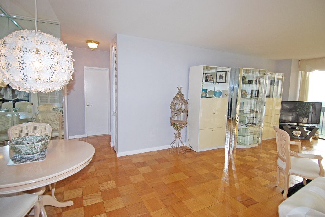 North Shore Towers 1 Bedroom Apartment