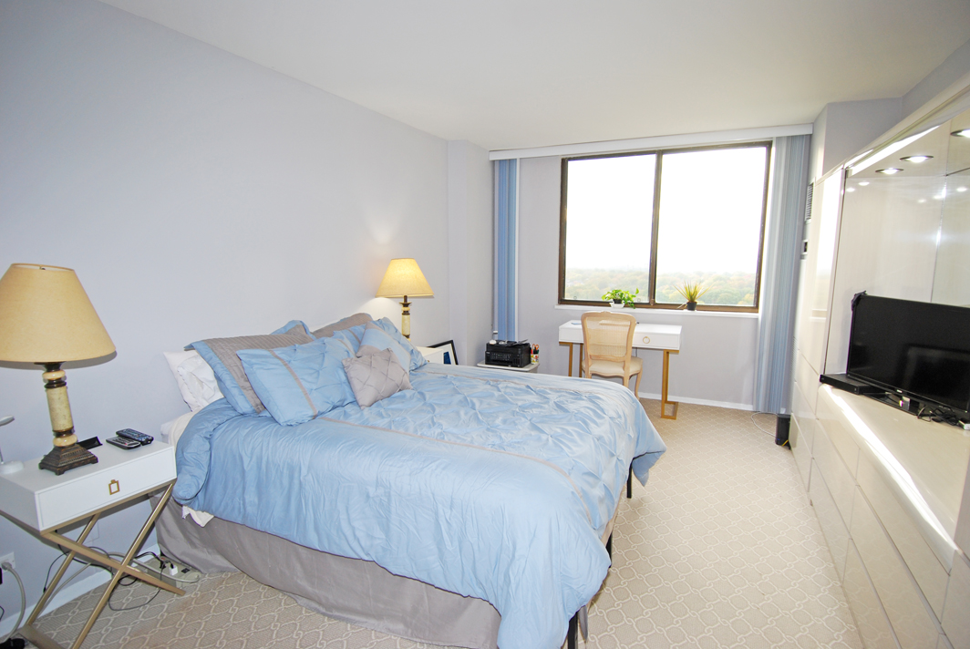 North Shore Towers 1 Bedroom Apartment