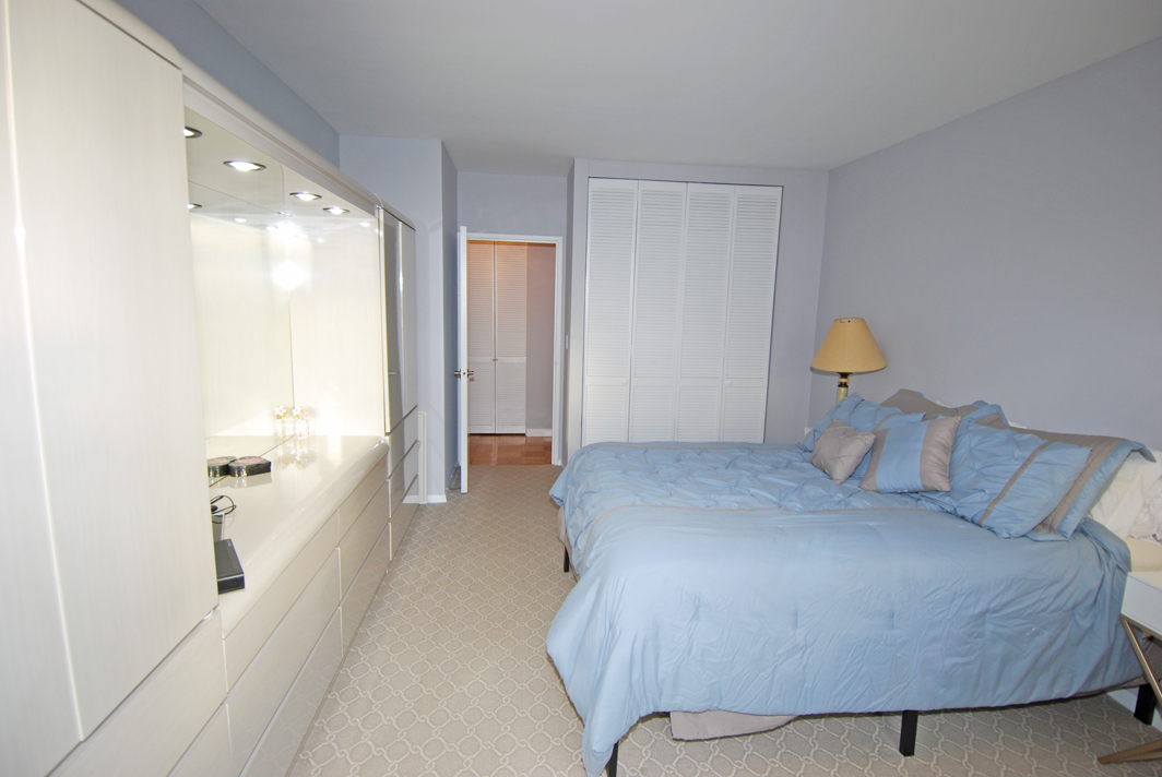 North Shore Towers 1 Bedroom Apartment