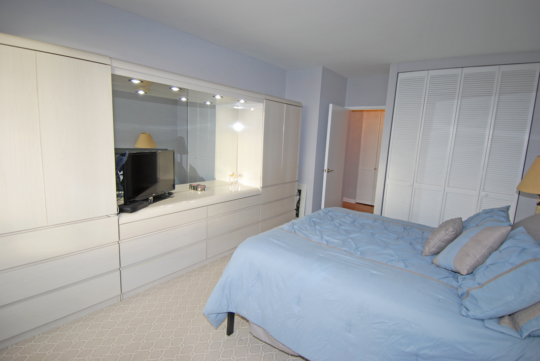 North Shore Towers 1 Bedroom Apartment