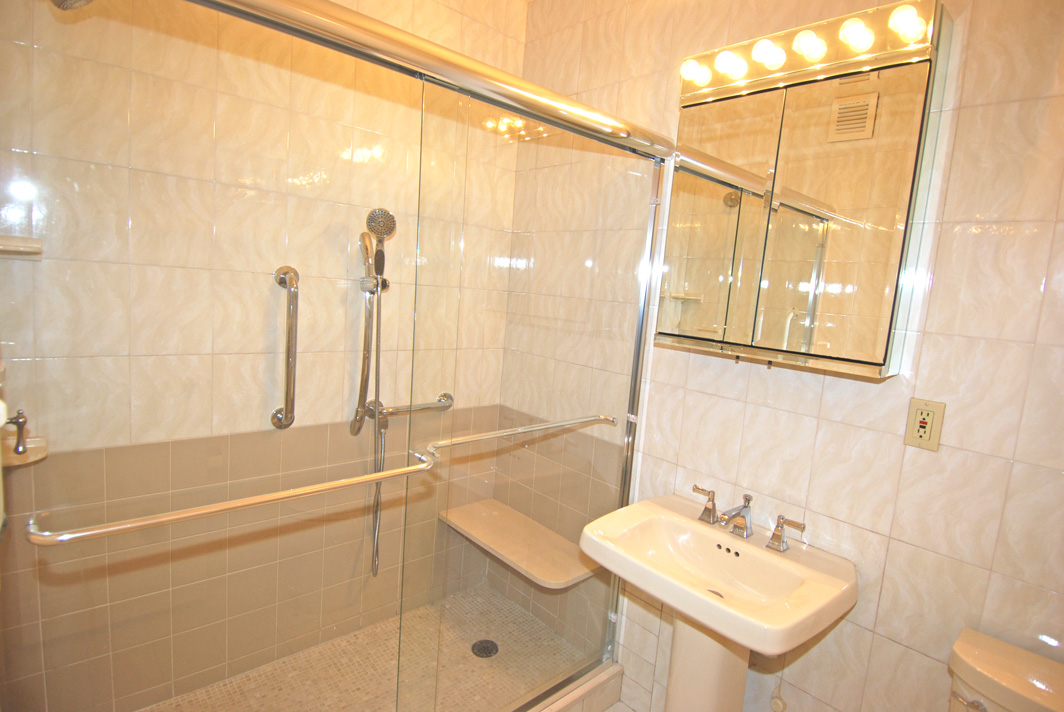 North Shore Towers 1 Bedroom Apartment