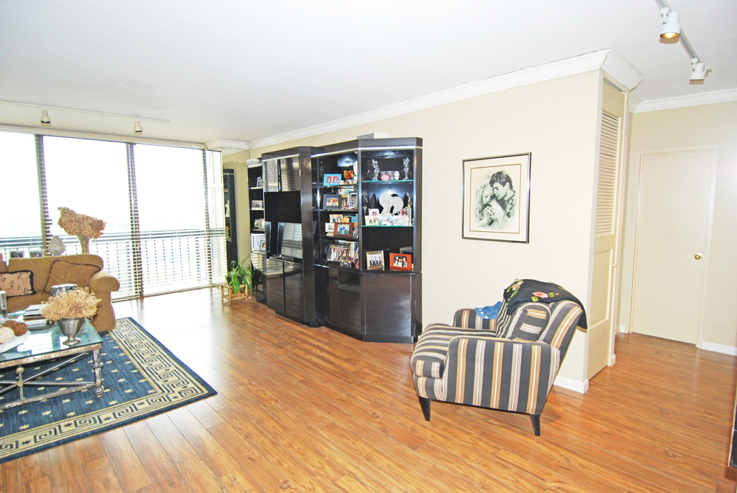 North Shore Towers 1 Bedroom Apartment