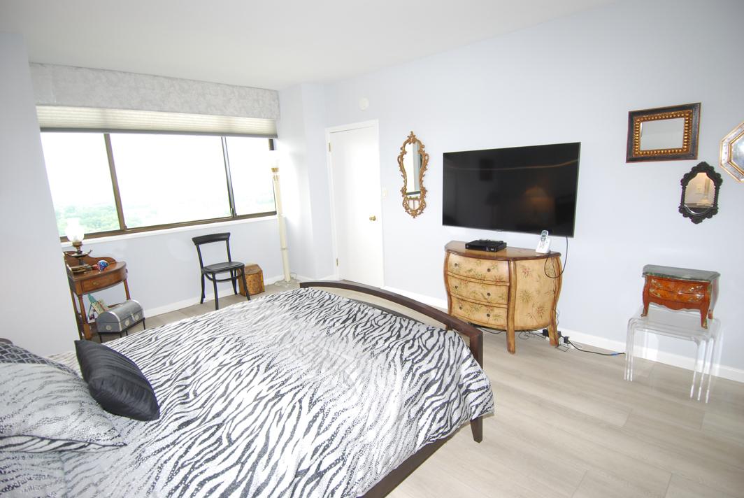 North Shore Towers Apt.