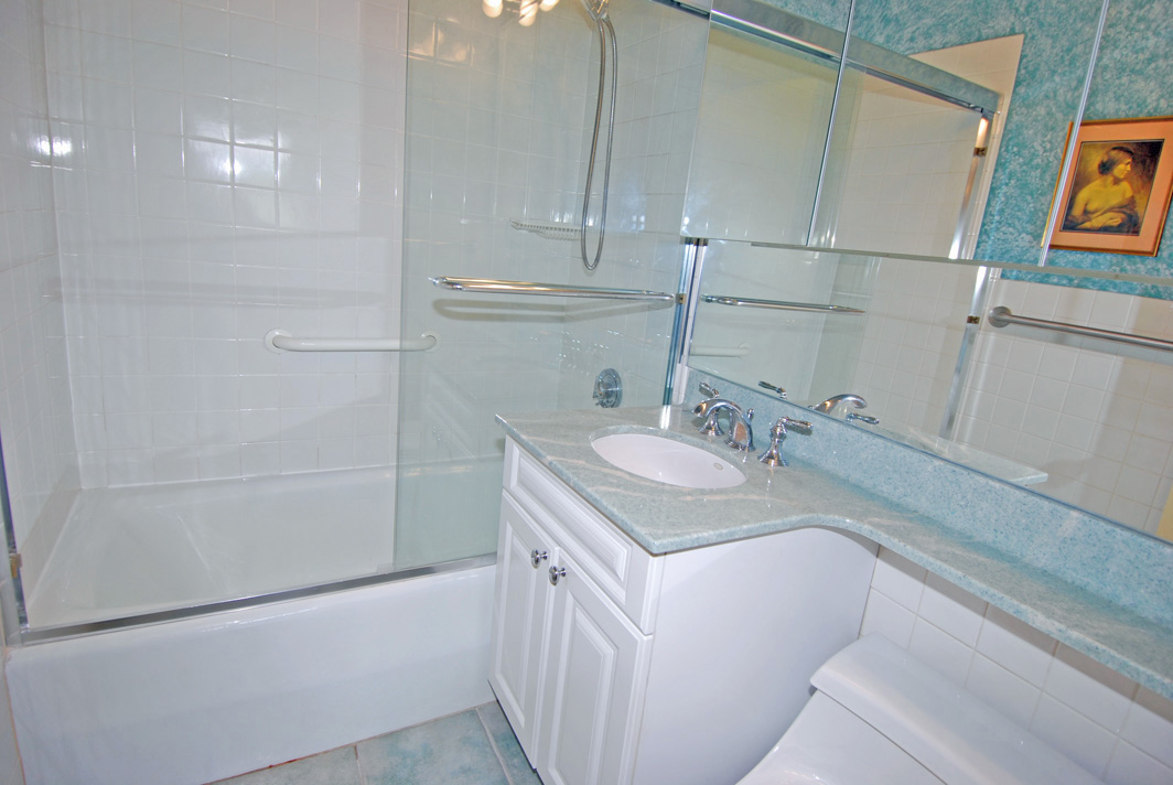 North Shore Towers Studio Apartment