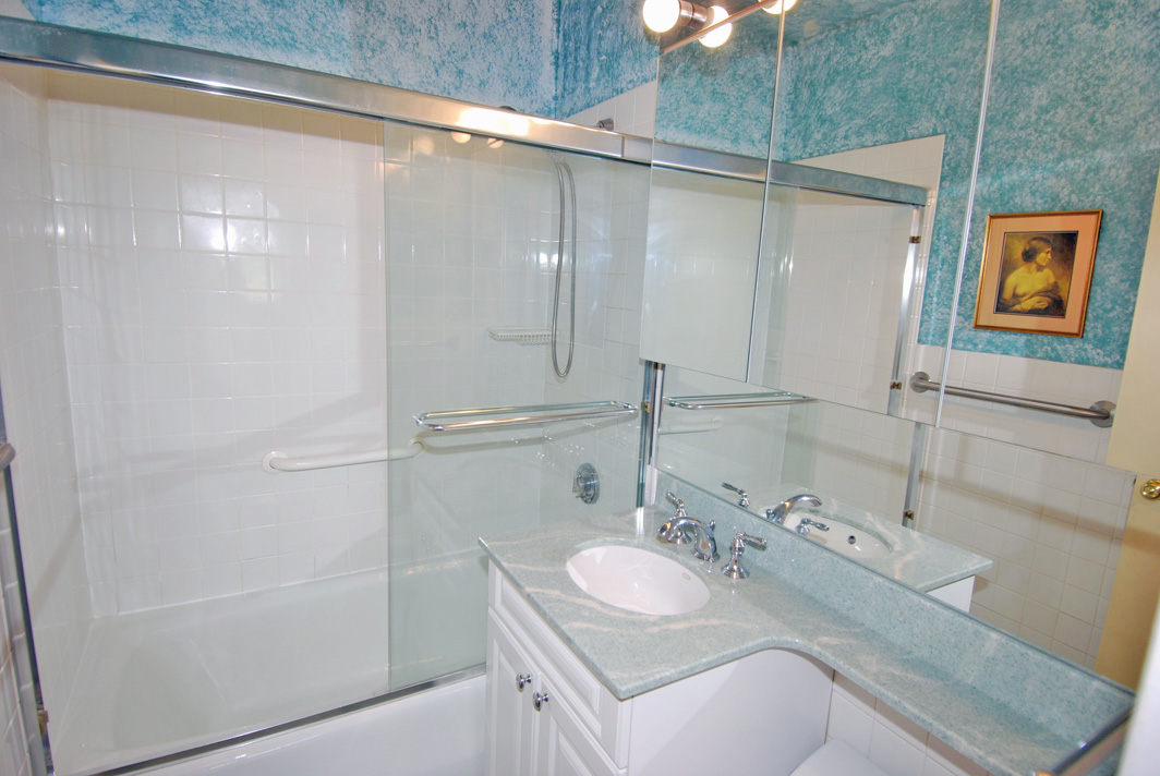 North Shore Towers Studio Apartment