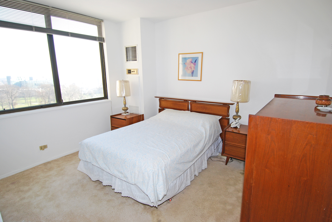 North Shore Towers Alcove Studio