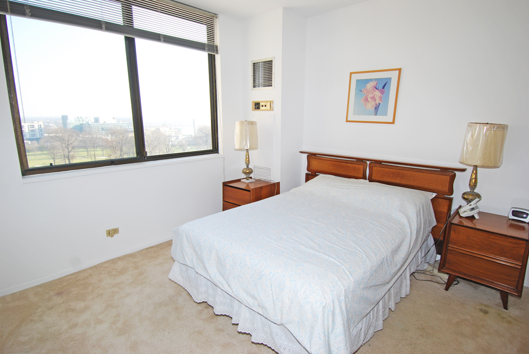 North Shore Towers Alcove Studio