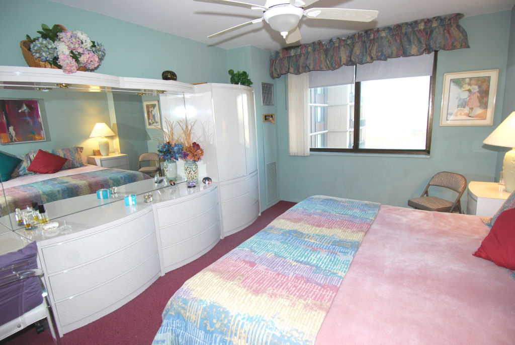 North Shore Towers 1 bedroom apt.