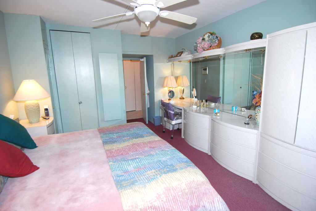 North Shore Towers 1 bedroom apt.