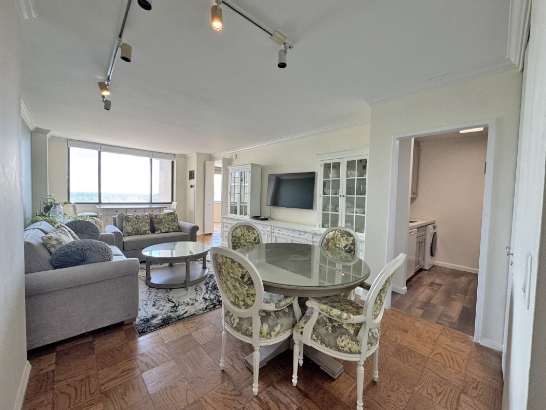 North Shore Towers Apt.