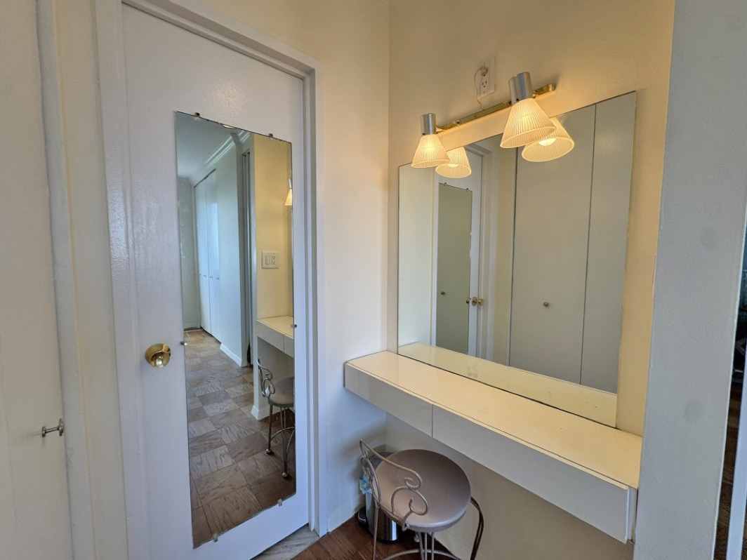 North Shore Towers Apt.