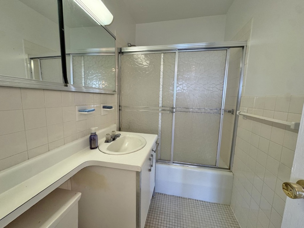 North Shore Towers Apt.