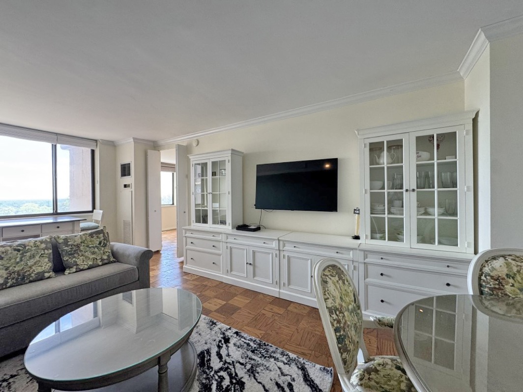 North Shore Towers Apt.