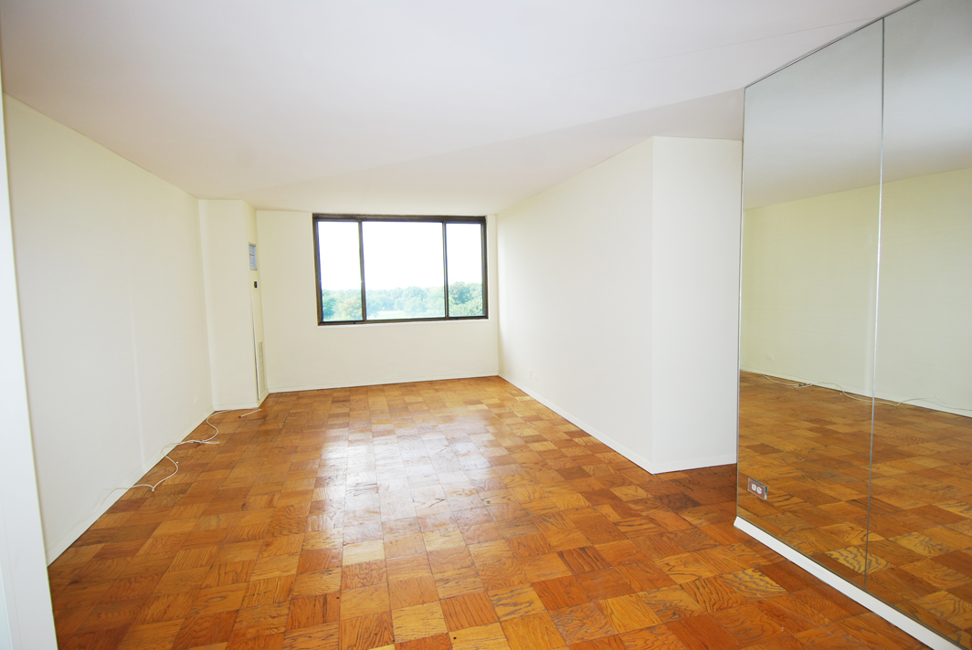 North Shore Towers 1 Bedroom Apartment