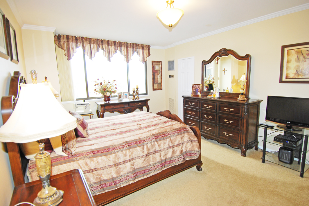 North Shore Towers 1 Bedroom Apartment