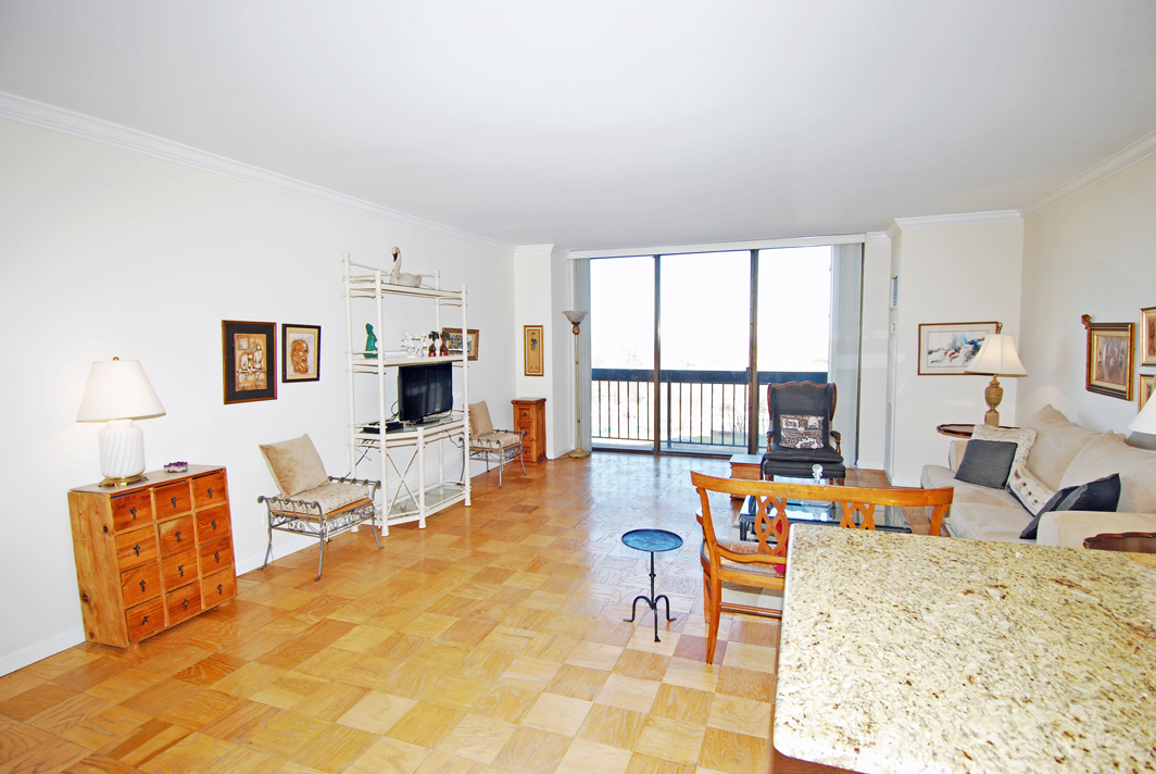 North Shore Towers 1 Bedroom Apartment