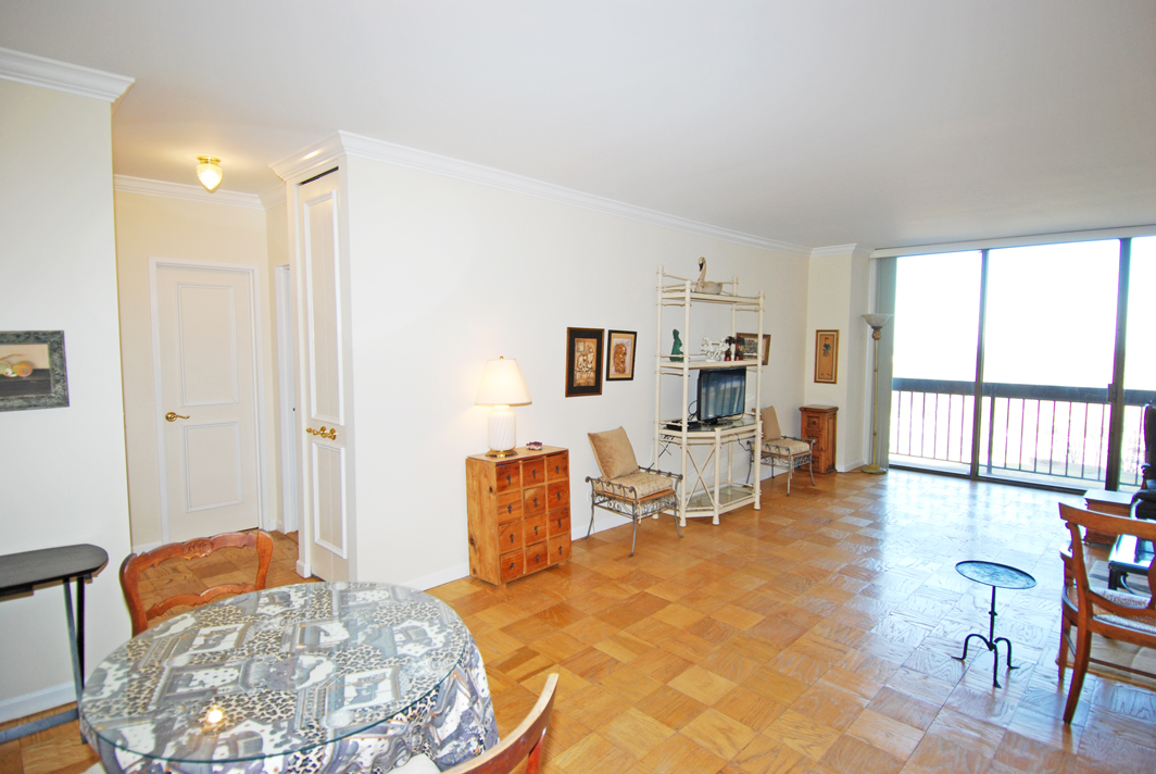 North Shore Towers 1 Bedroom Apartment