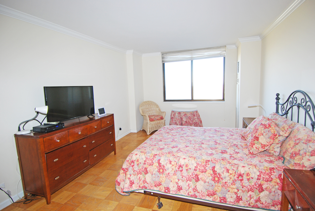 North Shore Towers 1 Bedroom Apartment