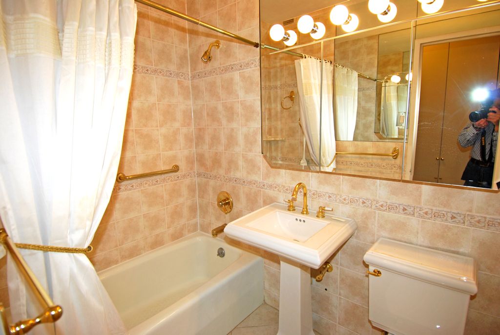 North Shore Towers Alcove Studio