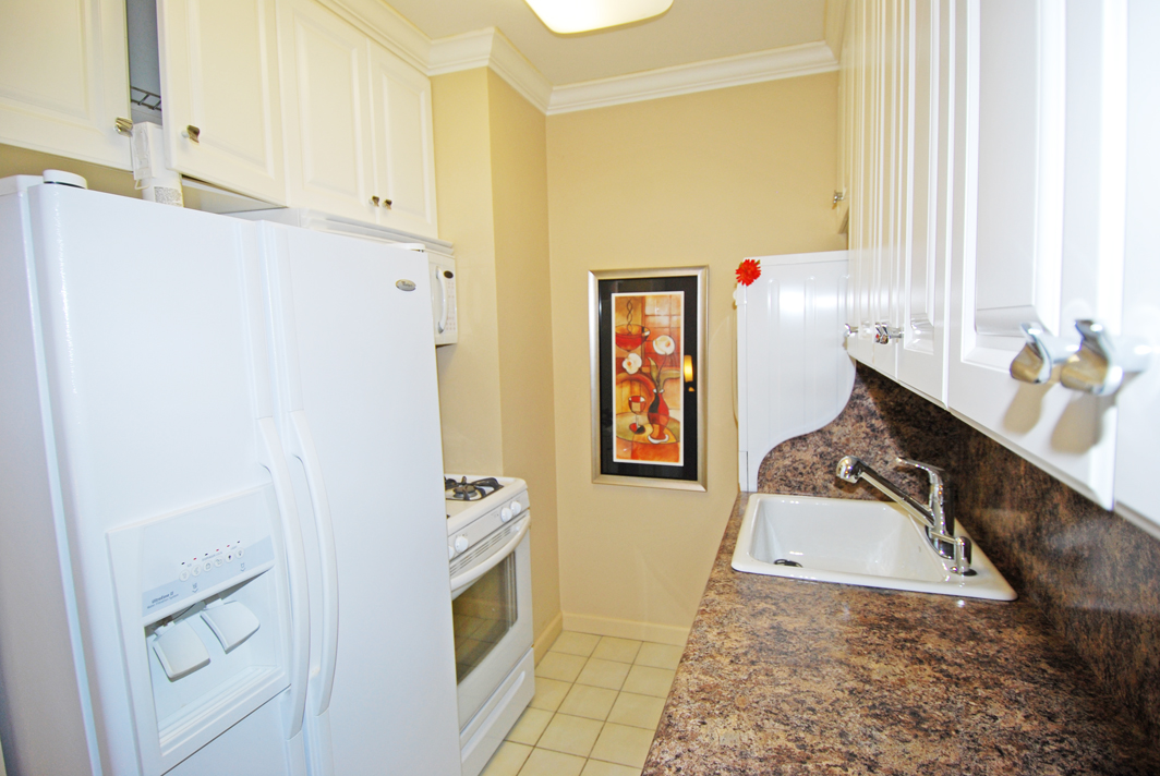 North Shore Towers Studio Apartment