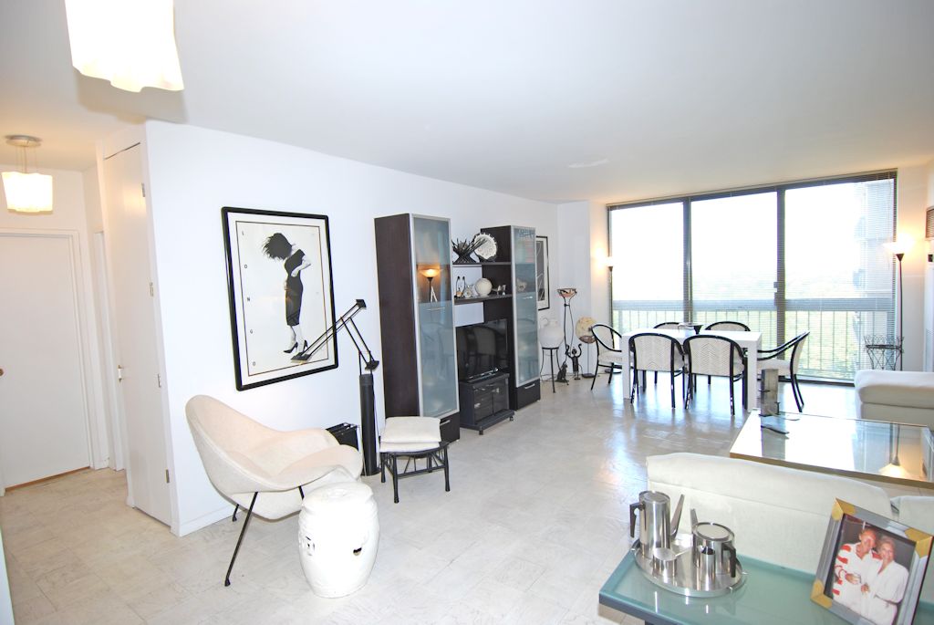 North Shore Towers 1 Bedroom Apartment