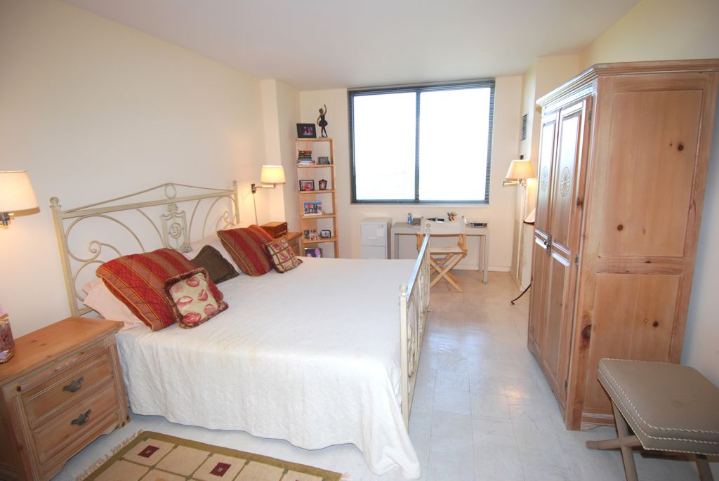 North Shore Towers 1 Bedroom Apartment