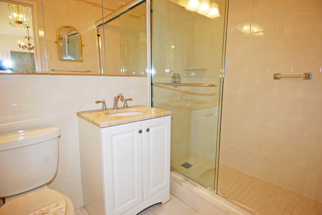 North Shore Towers 1 Bedroom Apartment