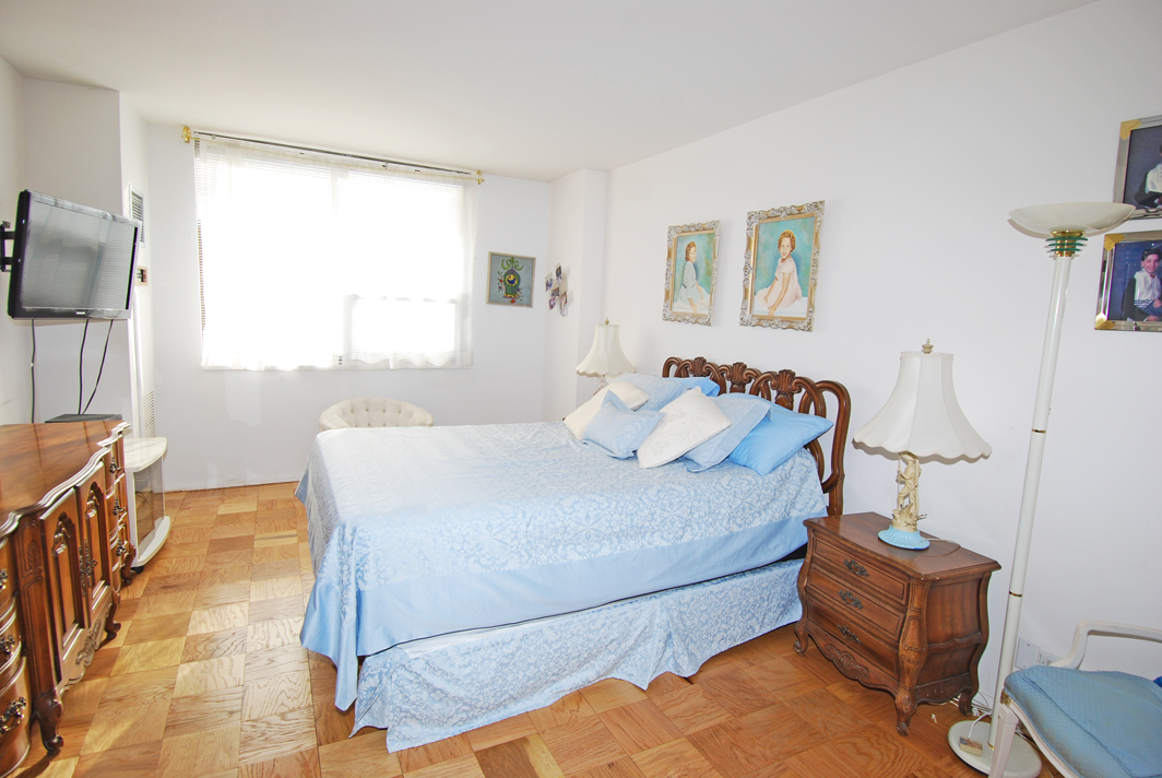 North Shore Towers 1 Bedroom Apartment