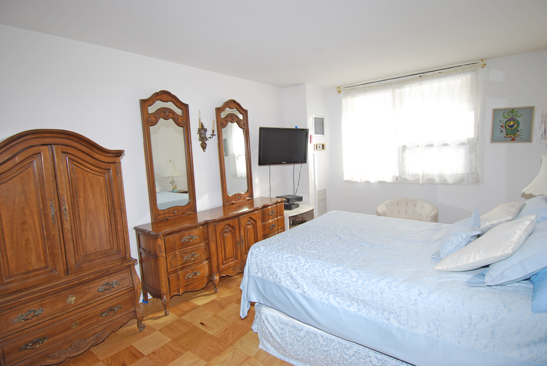 North Shore Towers 1 Bedroom Apartment