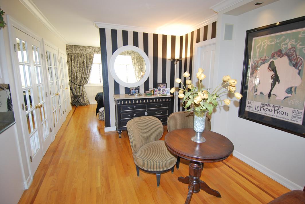 North Shore Towers Studio Apartment