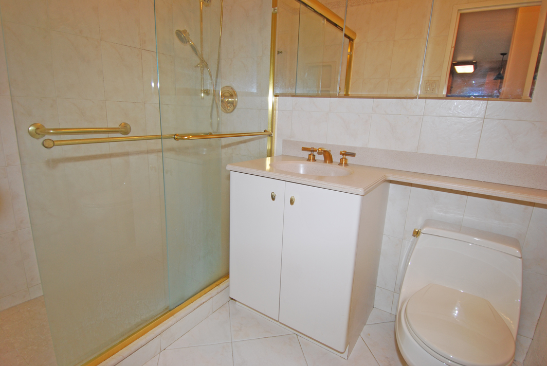 North Shore Towers 1 Bedroom Apartment