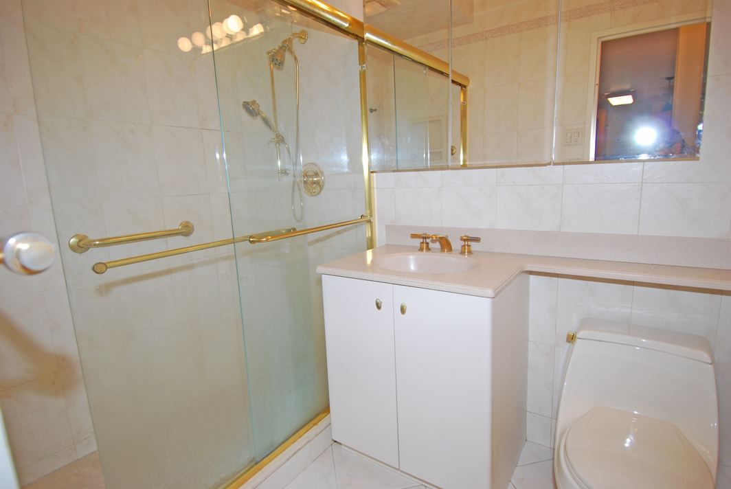 North Shore Towers 1 Bedroom Apartment