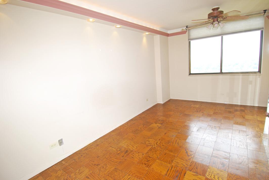 North Shore Towers 1 Bedroom Apartment