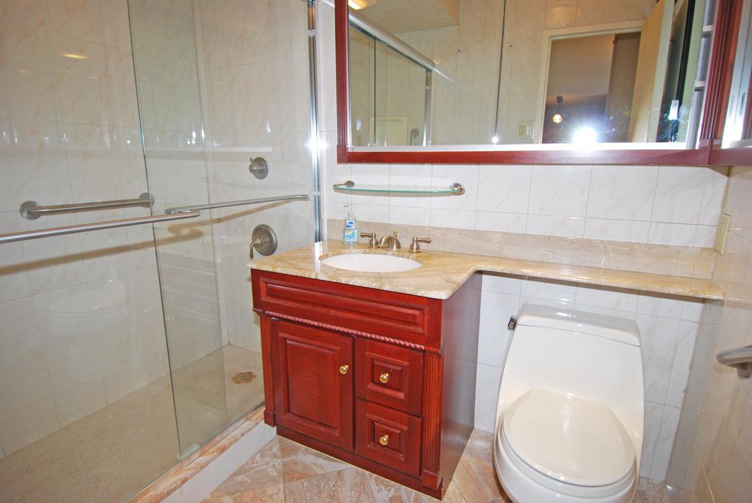 North Shore Towers 1 Bedroom Apartment