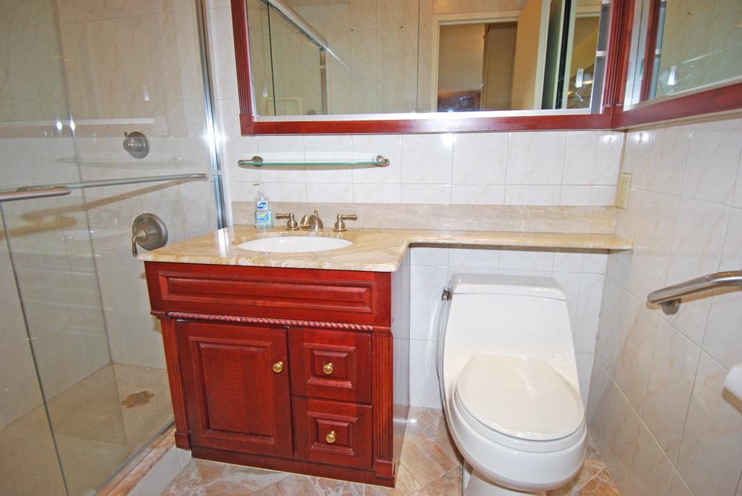 North Shore Towers 1 Bedroom Apartment