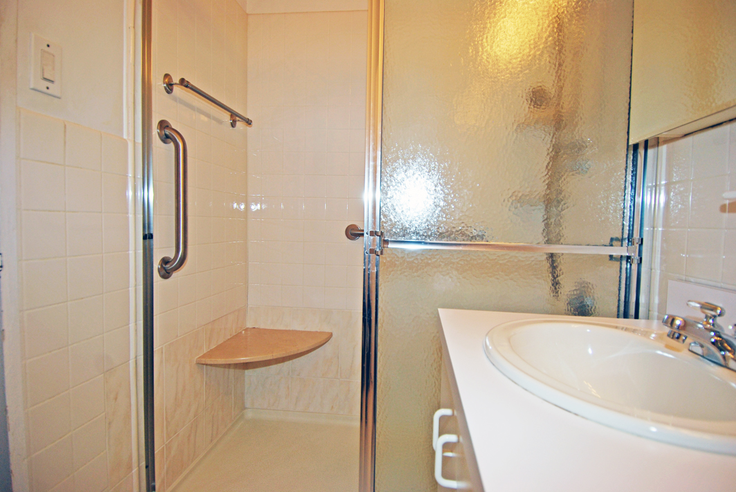 North Shore Towers 1 Bedroom Apartment