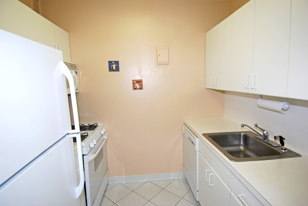 North Shore Towers Alcove Studio