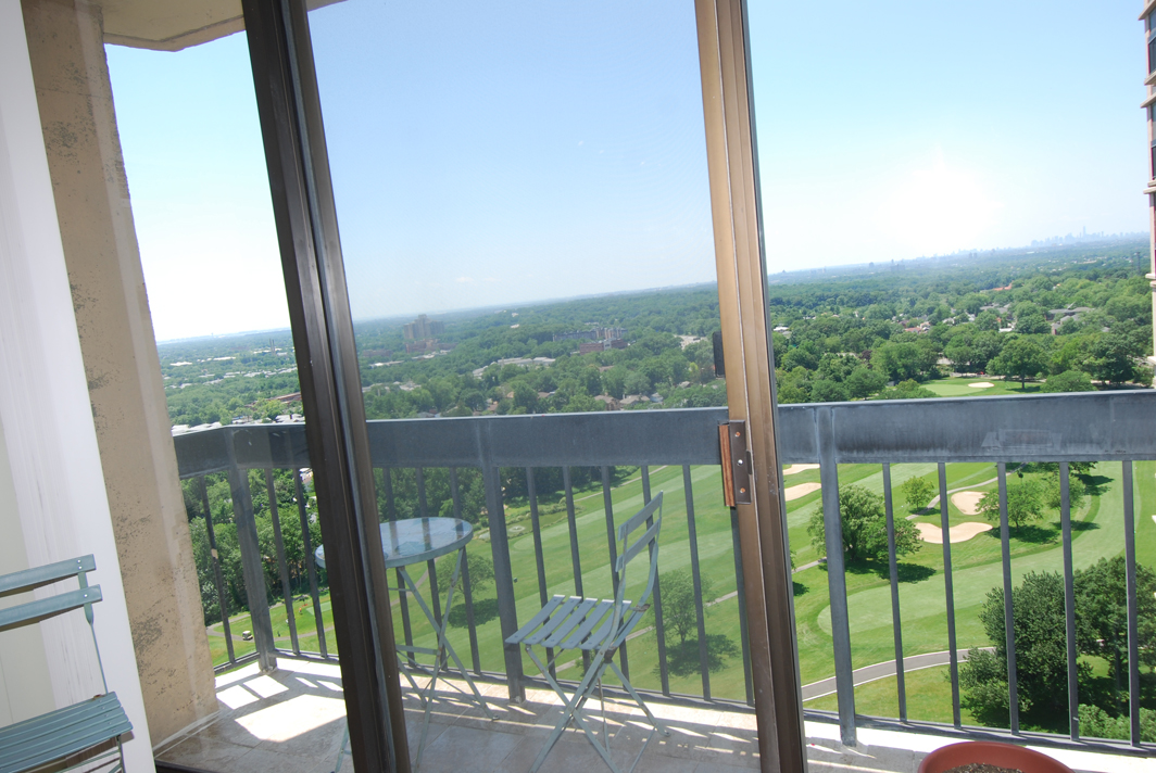 North Shore Towers Alcove Studio